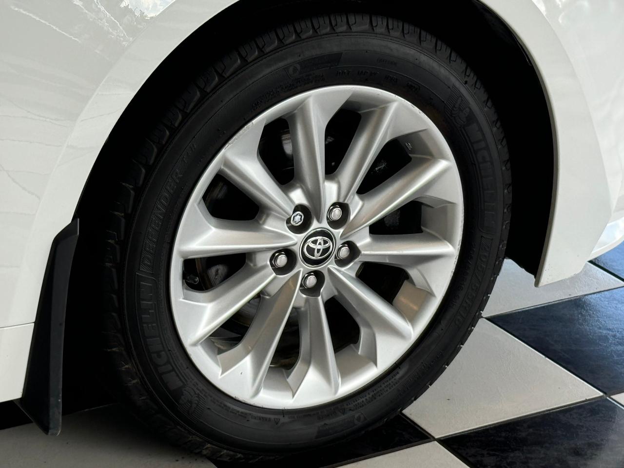 2020 Toyota Corolla LE Upgrade+BSM+Roof+Wireless Charger+CLEAN CARFAX - Photo #50