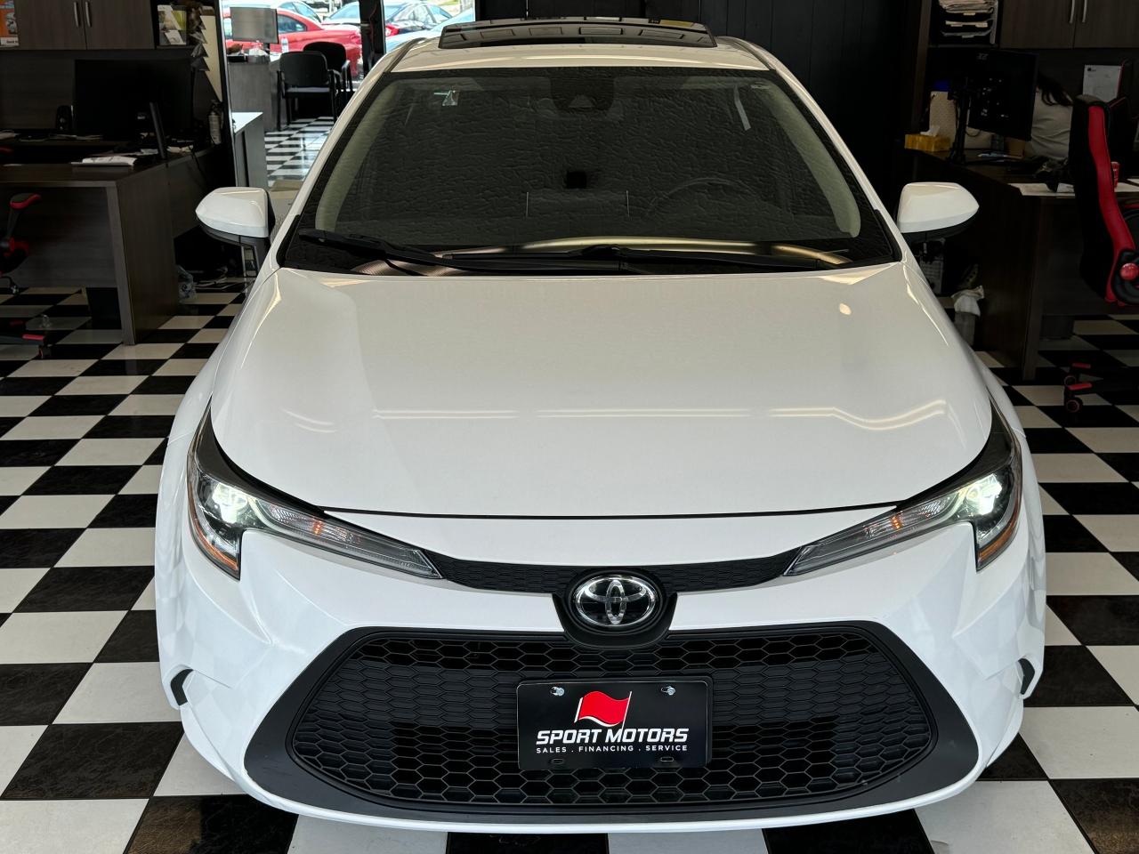 2020 Toyota Corolla LE Upgrade+BSM+Roof+Wireless Charger+CLEAN CARFAX - Photo #8