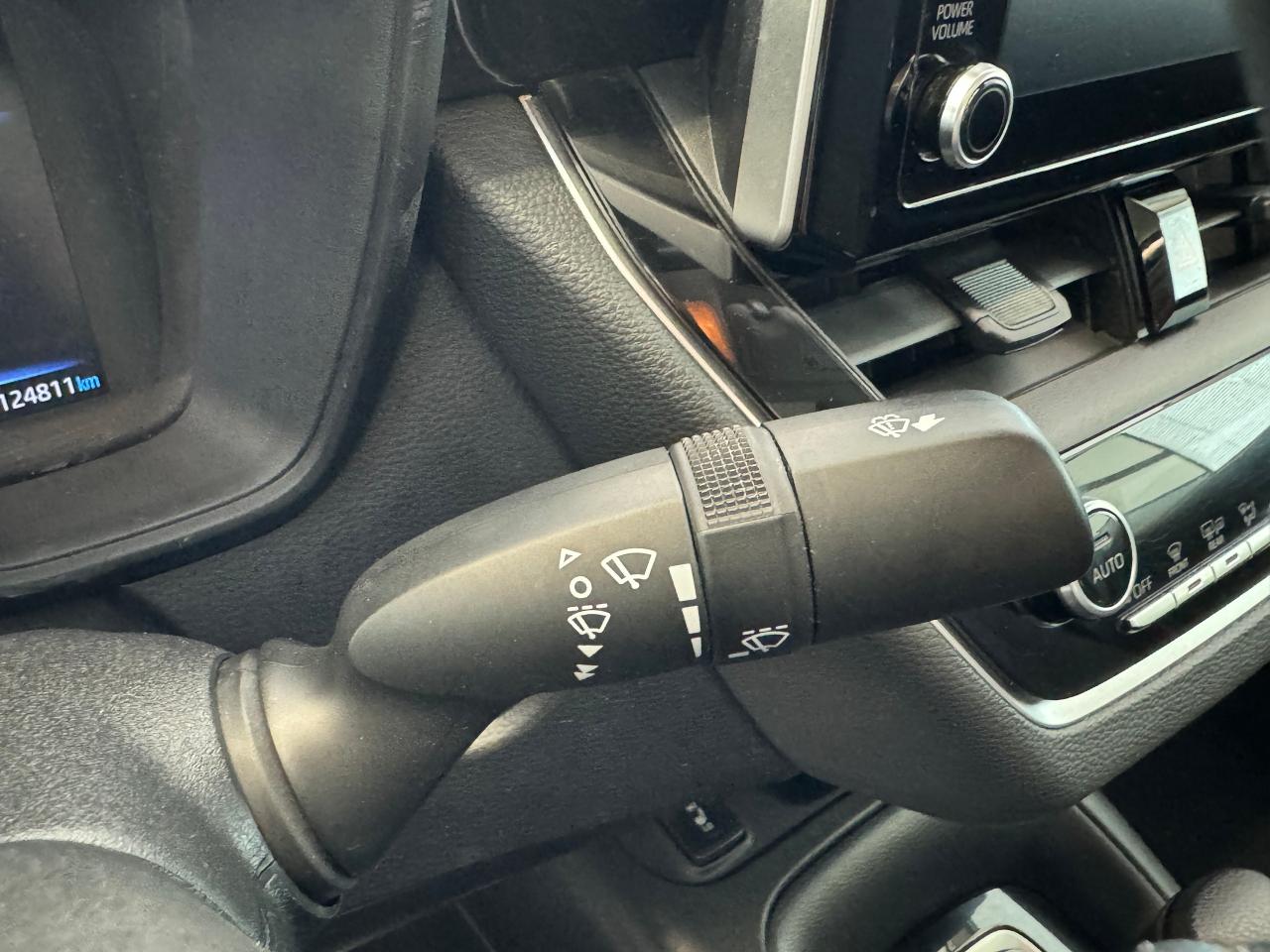 2020 Toyota Corolla LE Upgrade+BSM+Roof+Wireless Charger+CLEAN CARFAX - Photo #41
