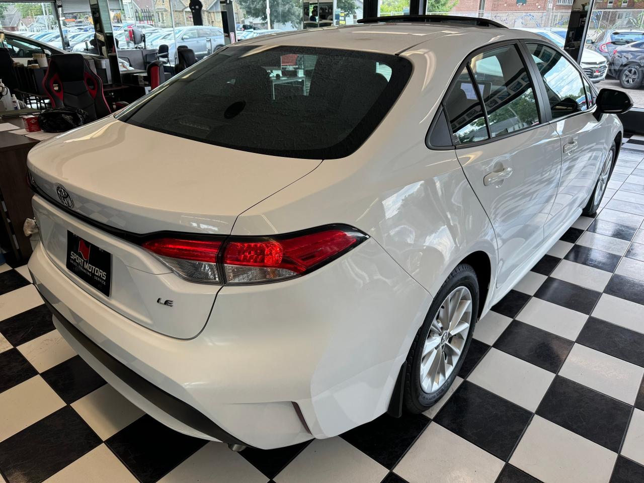 2020 Toyota Corolla LE Upgrade+BSM+Roof+Wireless Charger+CLEAN CARFAX - Photo #6