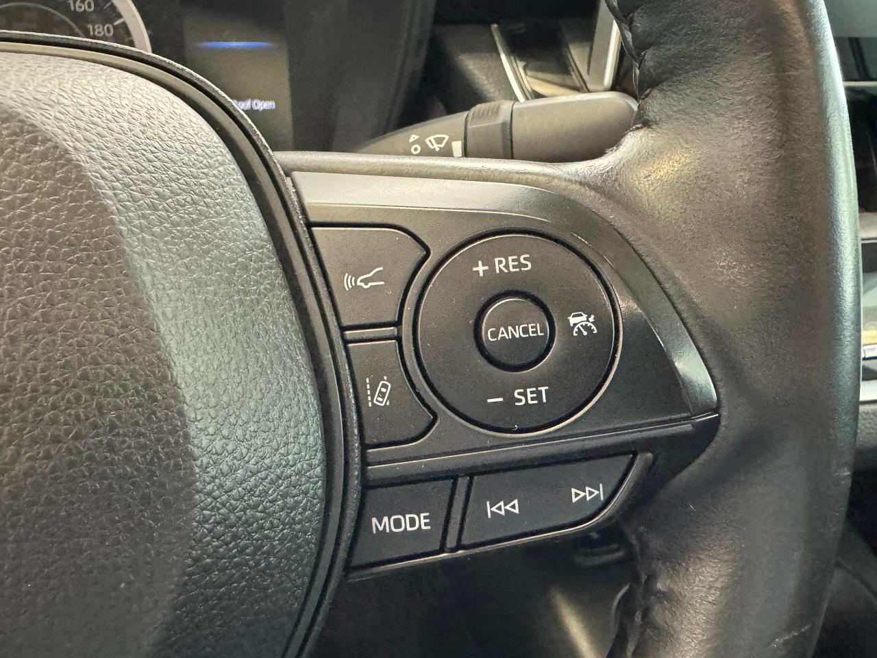 2020 Toyota Corolla LE Upgrade+BSM+Roof+Wireless Charger+CLEAN CARFAX - Photo #39