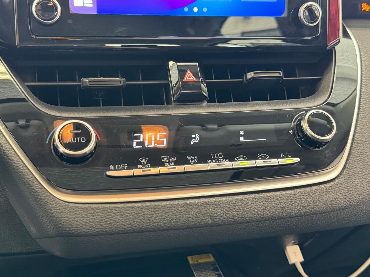 2020 Toyota Corolla LE Upgrade+BSM+Roof+Wireless Charger+CLEAN CARFAX - Photo #29