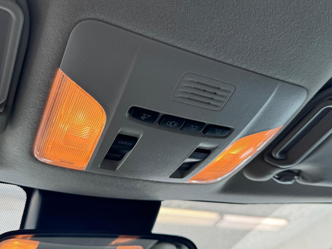 2020 Toyota Corolla LE Upgrade+BSM+Roof+Wireless Charger+CLEAN CARFAX - Photo #45