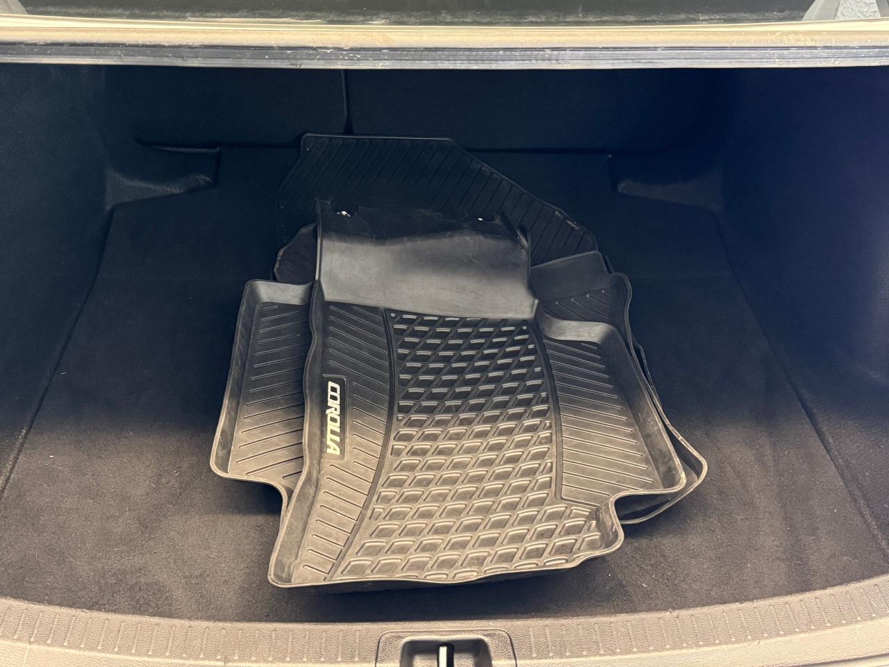 2020 Toyota Corolla LE Upgrade+BSM+Roof+Wireless Charger+CLEAN CARFAX - Photo #21
