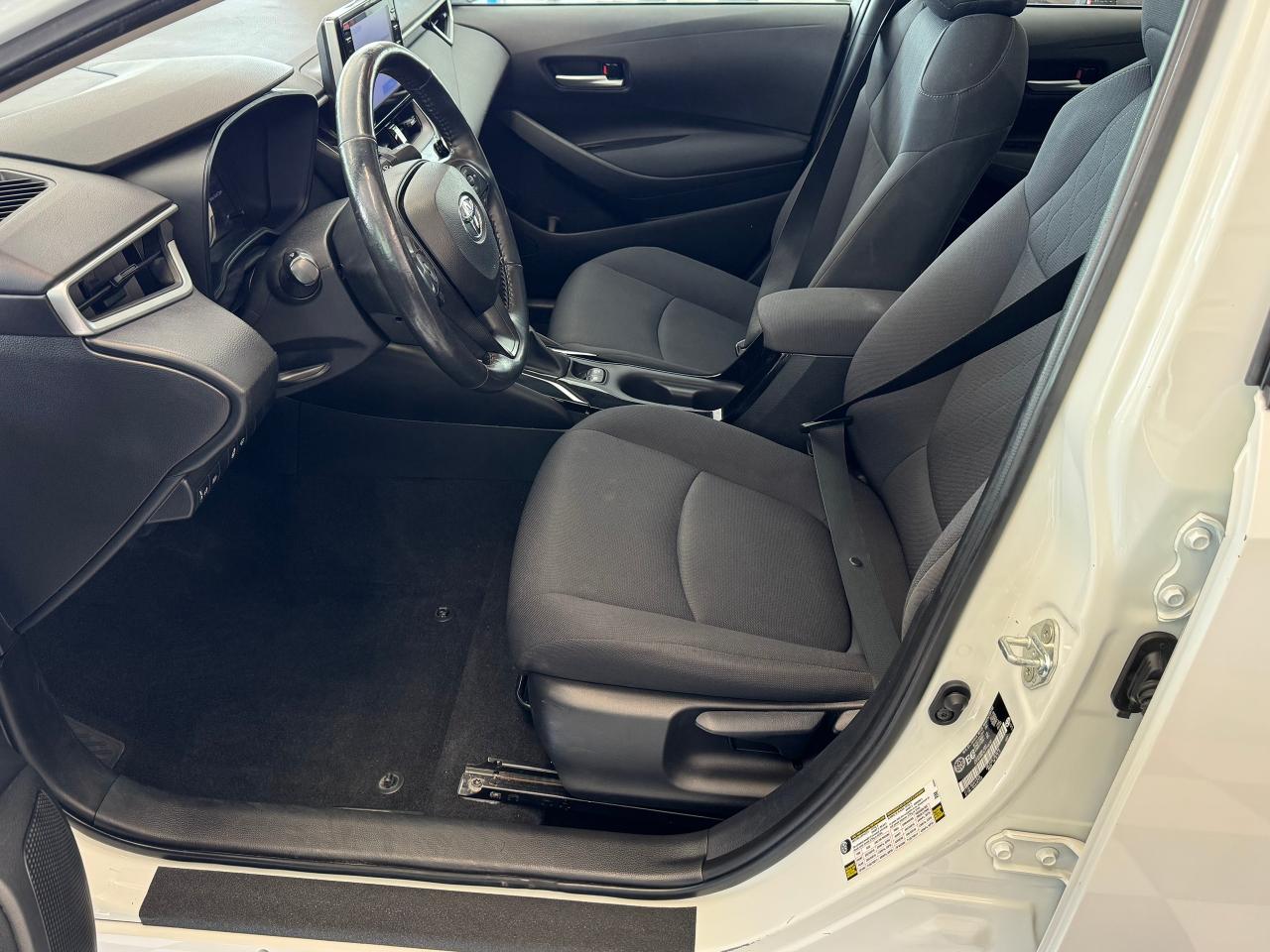 2020 Toyota Corolla LE Upgrade+BSM+Roof+Wireless Charger+CLEAN CARFAX - Photo #16