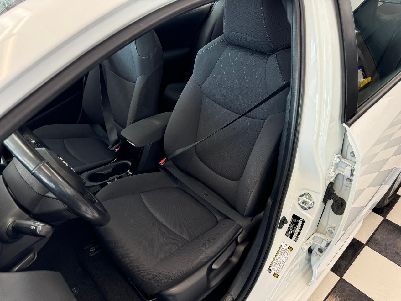2020 Toyota Corolla LE Upgrade+BSM+Roof+Wireless Charger+CLEAN CARFAX - Photo #17