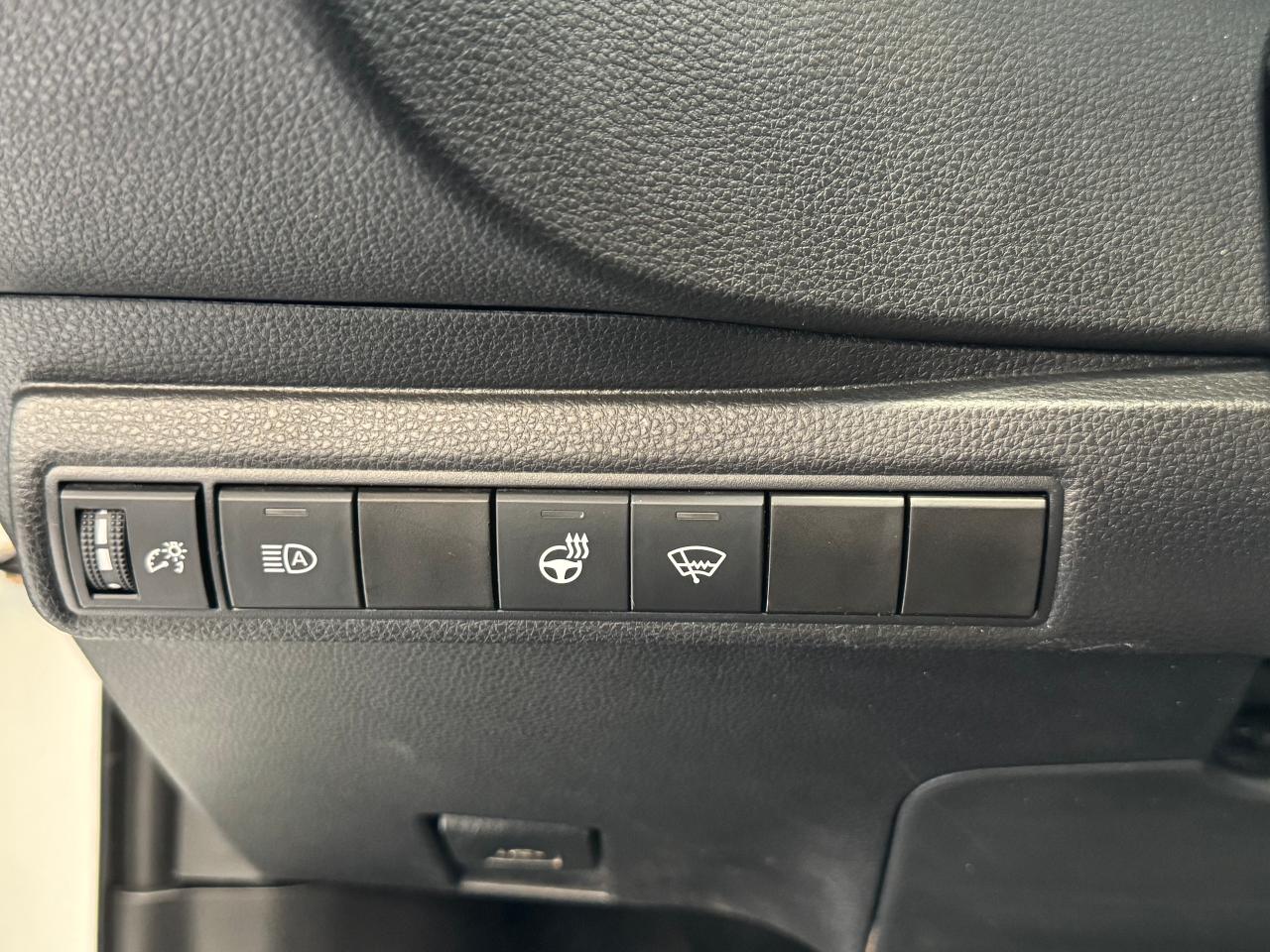 2020 Toyota Corolla LE Upgrade+BSM+Roof+Wireless Charger+CLEAN CARFAX - Photo #43