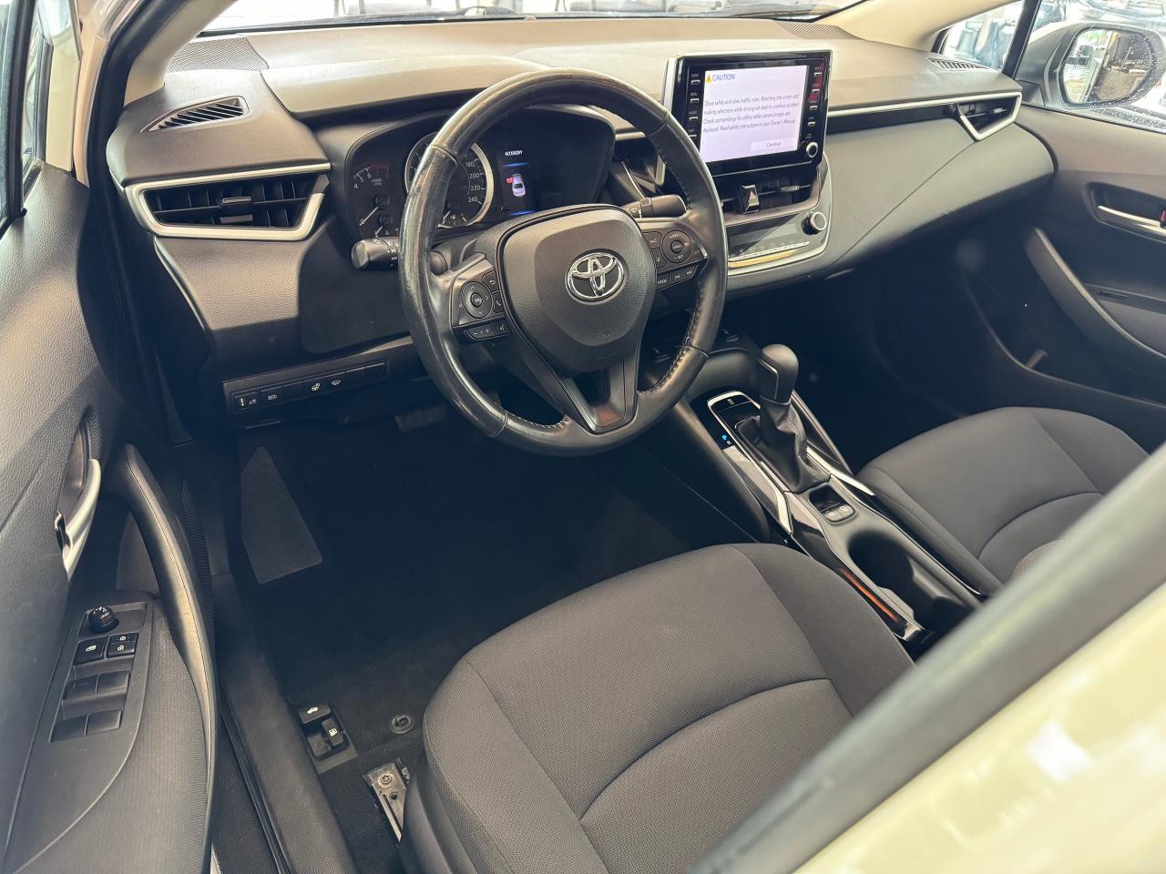 2020 Toyota Corolla LE Upgrade+BSM+Roof+Wireless Charger+CLEAN CARFAX - Photo #15