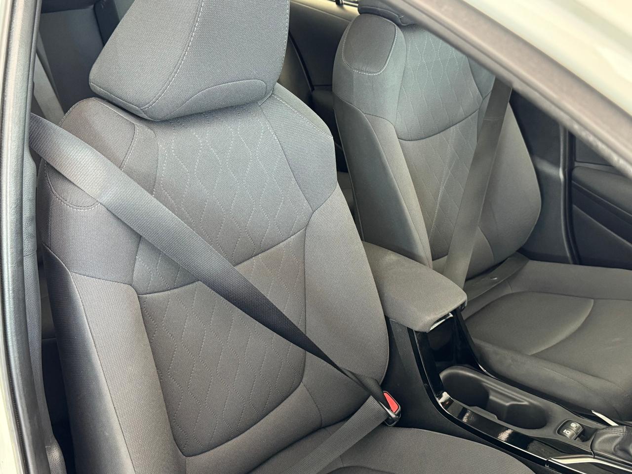 2020 Toyota Corolla LE Upgrade+BSM+Roof+Wireless Charger+CLEAN CARFAX - Photo #19