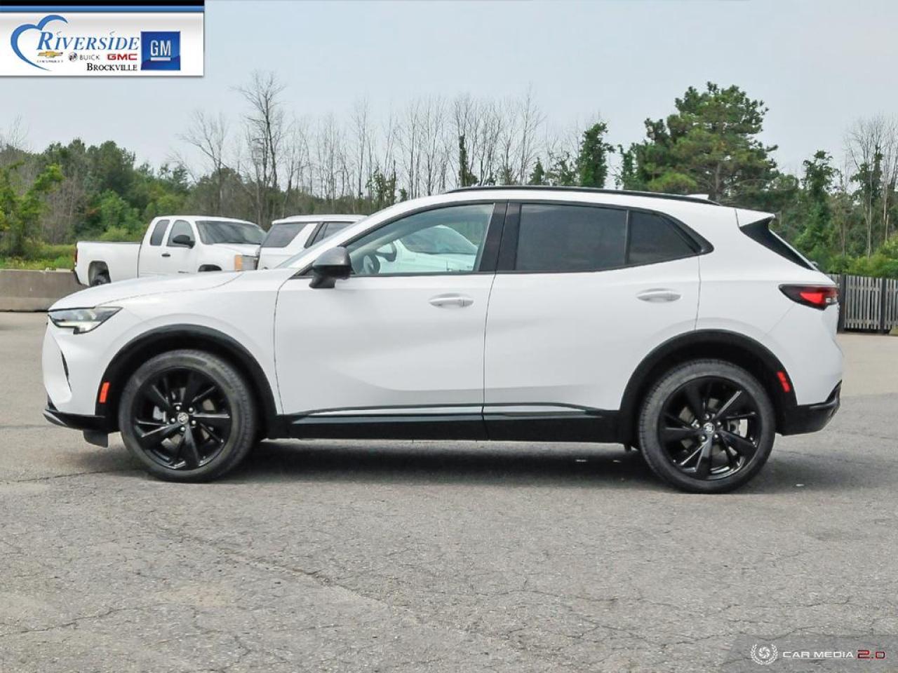 2022 Buick Envision Essence Photo2