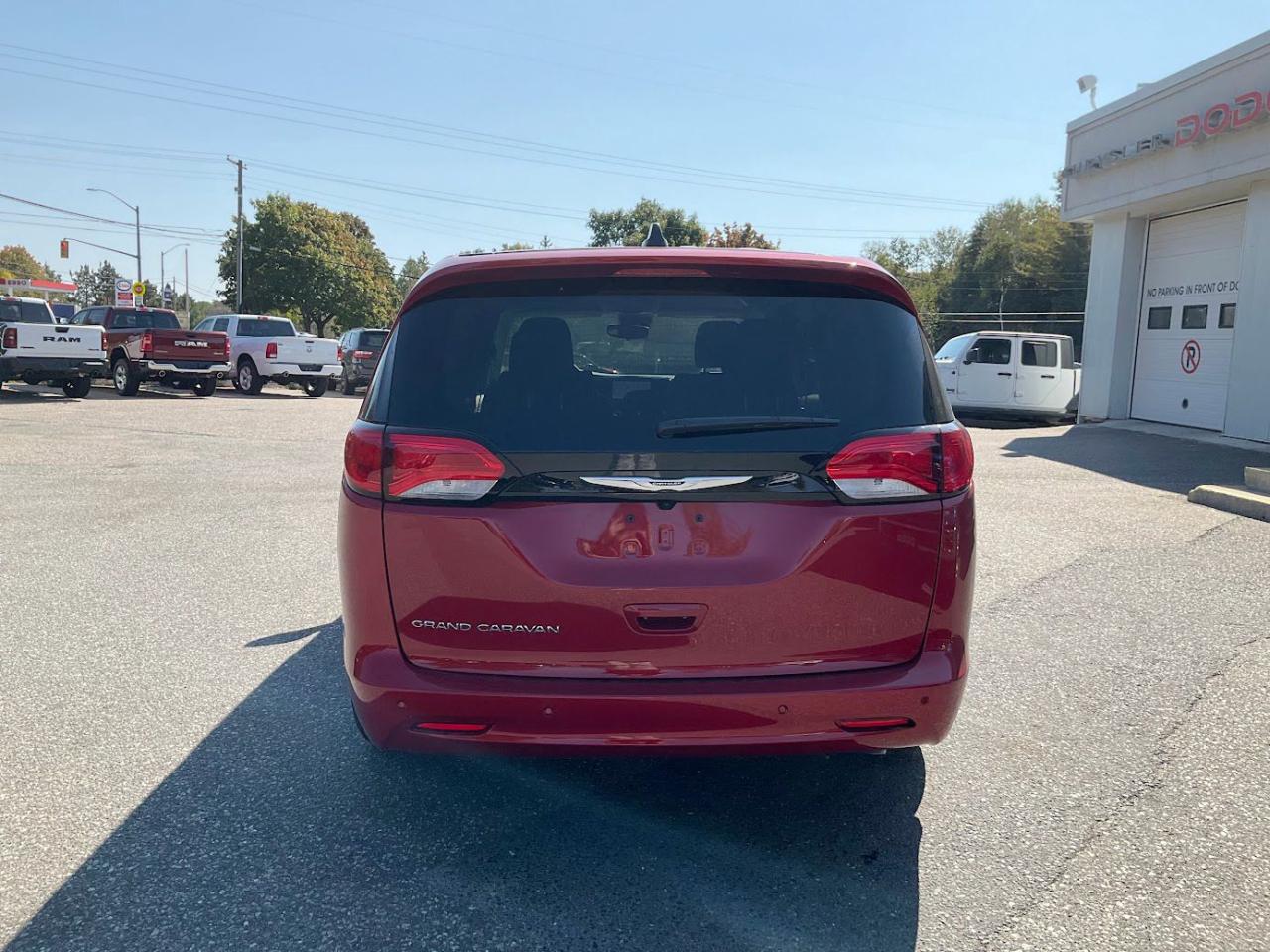 2024 Dodge Grand Caravan SXT Photo4