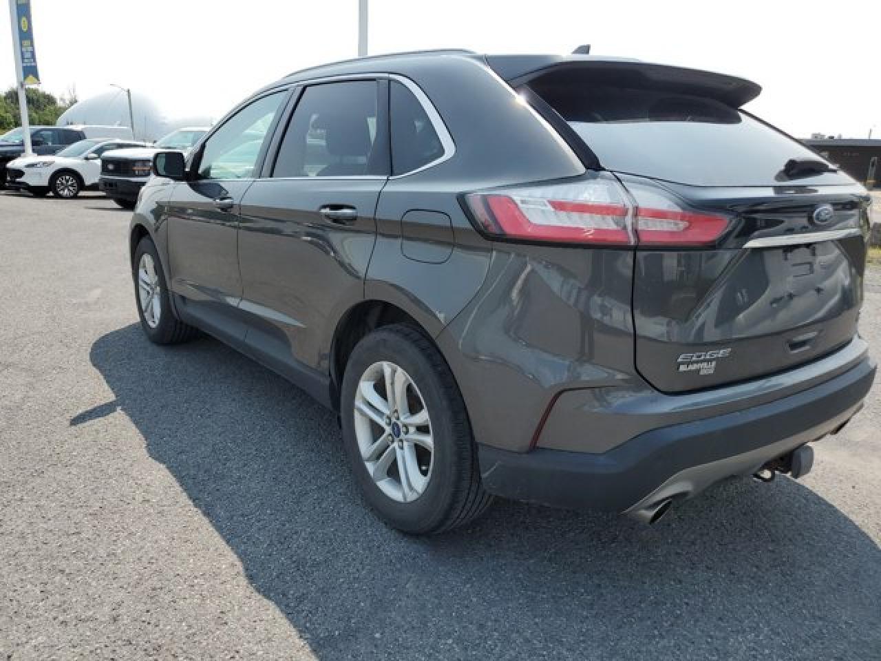2019 Ford Edge SEL Photo2