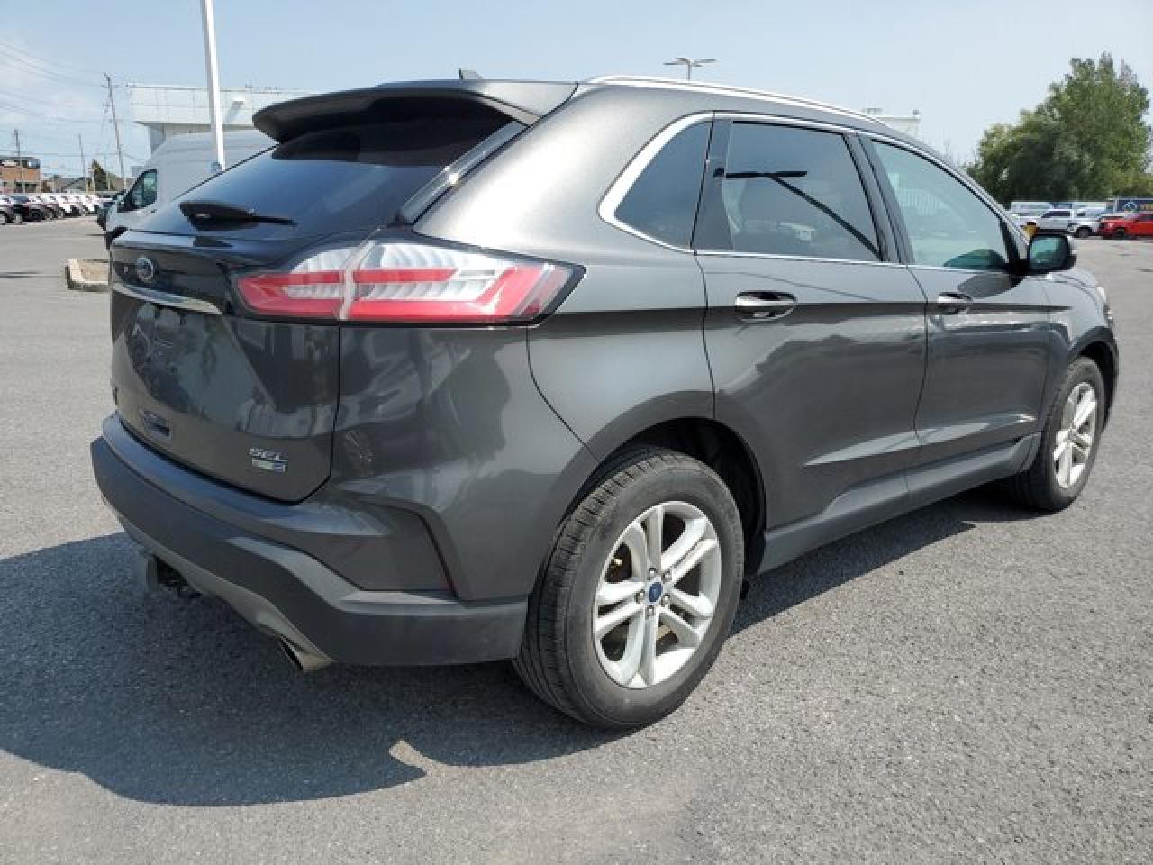 2019 Ford Edge SEL Photo4