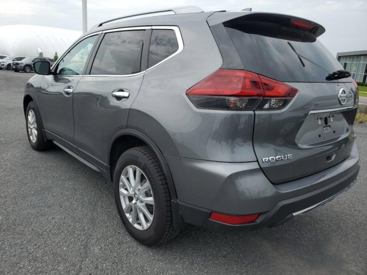 2018 Nissan Rogue SV Photo2