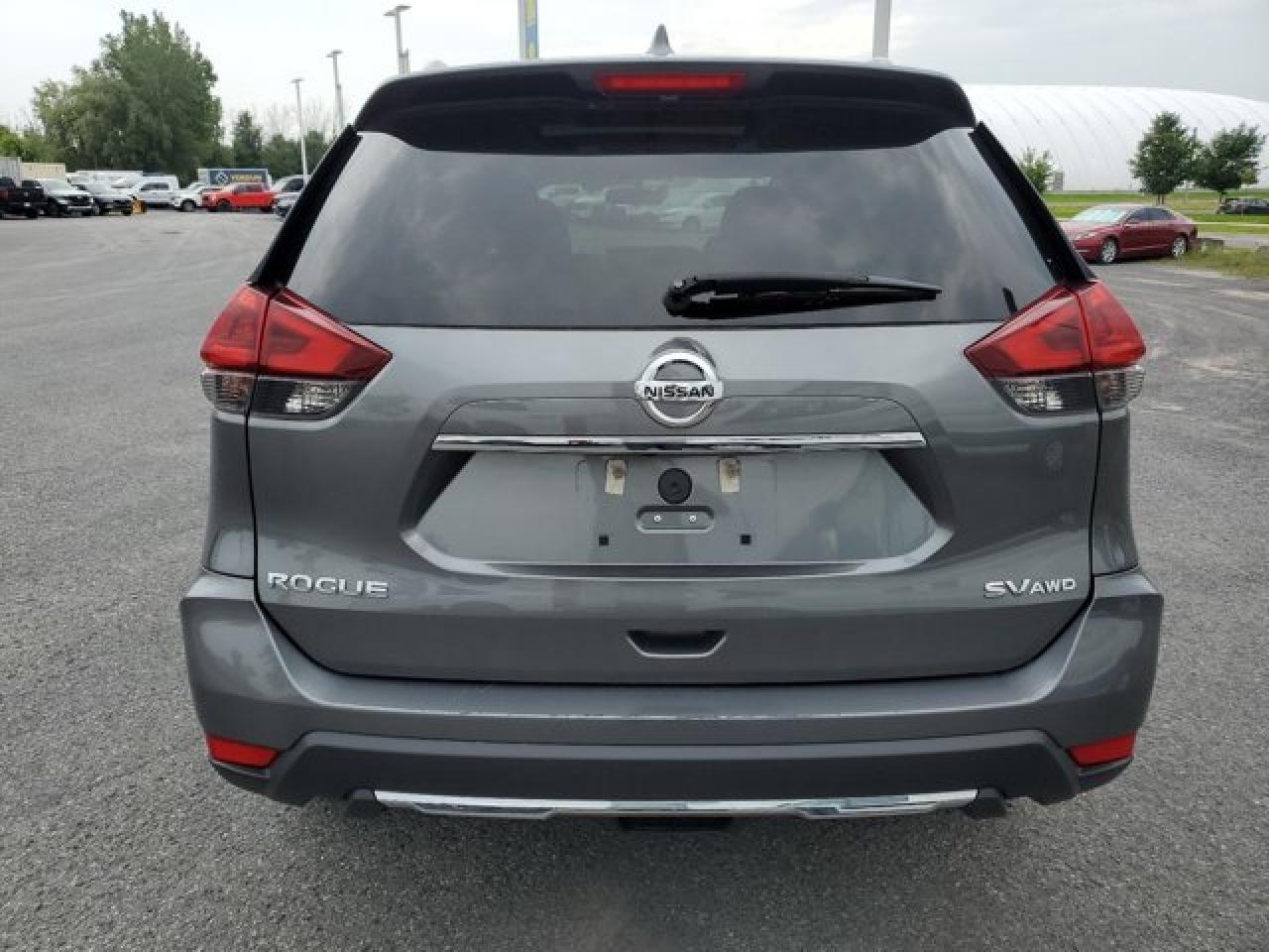 2018 Nissan Rogue SV Photo3