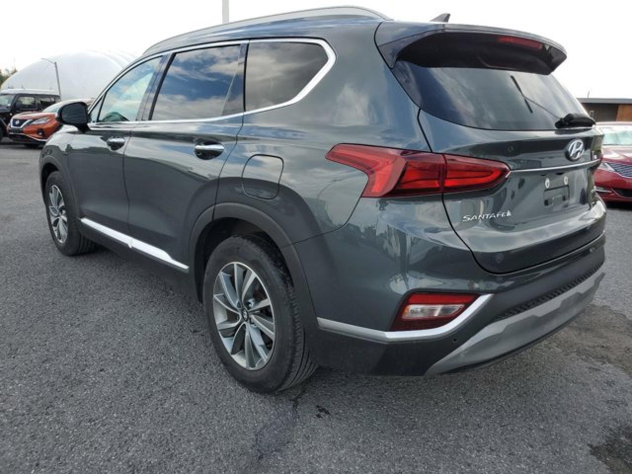 2019 Hyundai Santa Fe Luxury Photo2