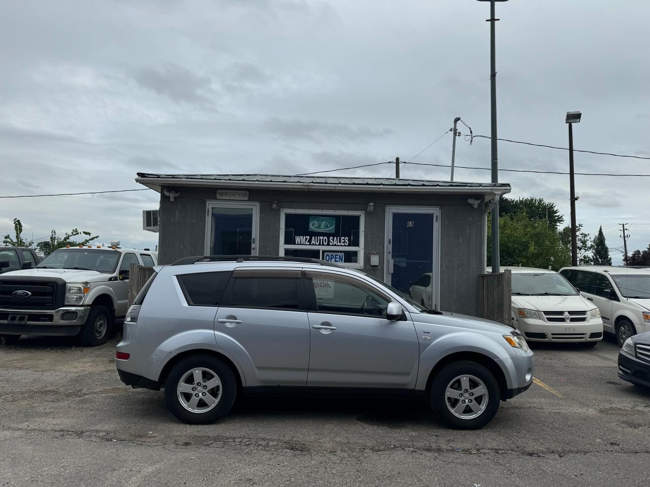 2008 Mitsubishi Outlander 4WD 4dr LS 7-pass - Photo #9