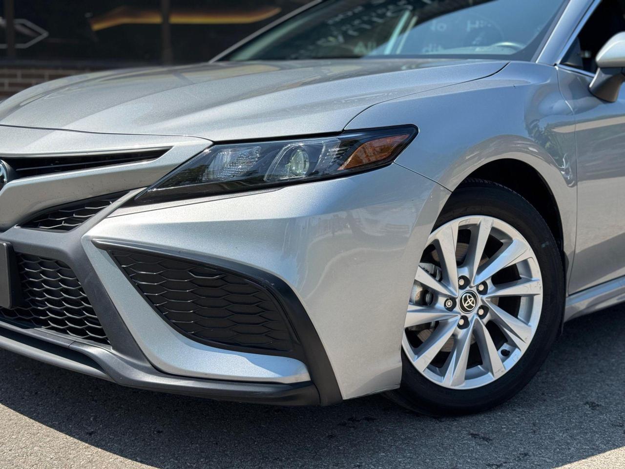 2023 Toyota Camry SE Photo2