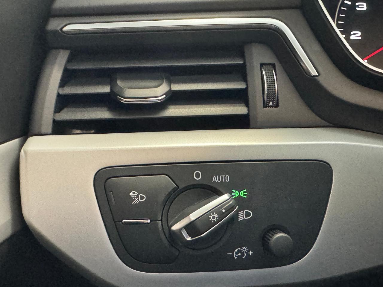2019 Audi A4 Komfort Quattro AWD+New Tires+Brakes+CLEAN CARFAX - Photo #52