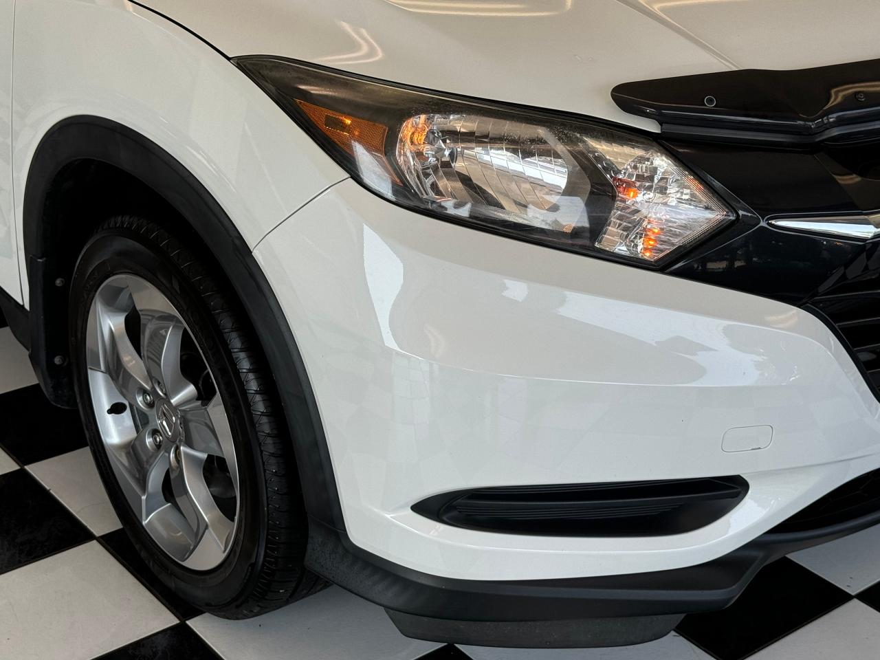 2017 Honda HR-V LX AWD+New Brakes+Camera+Heated Seats+CLEAN CARFAX - Photo #35