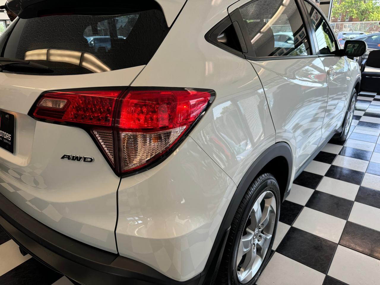 2017 Honda HR-V LX AWD+New Brakes+Camera+Heated Seats+CLEAN CARFAX - Photo #38