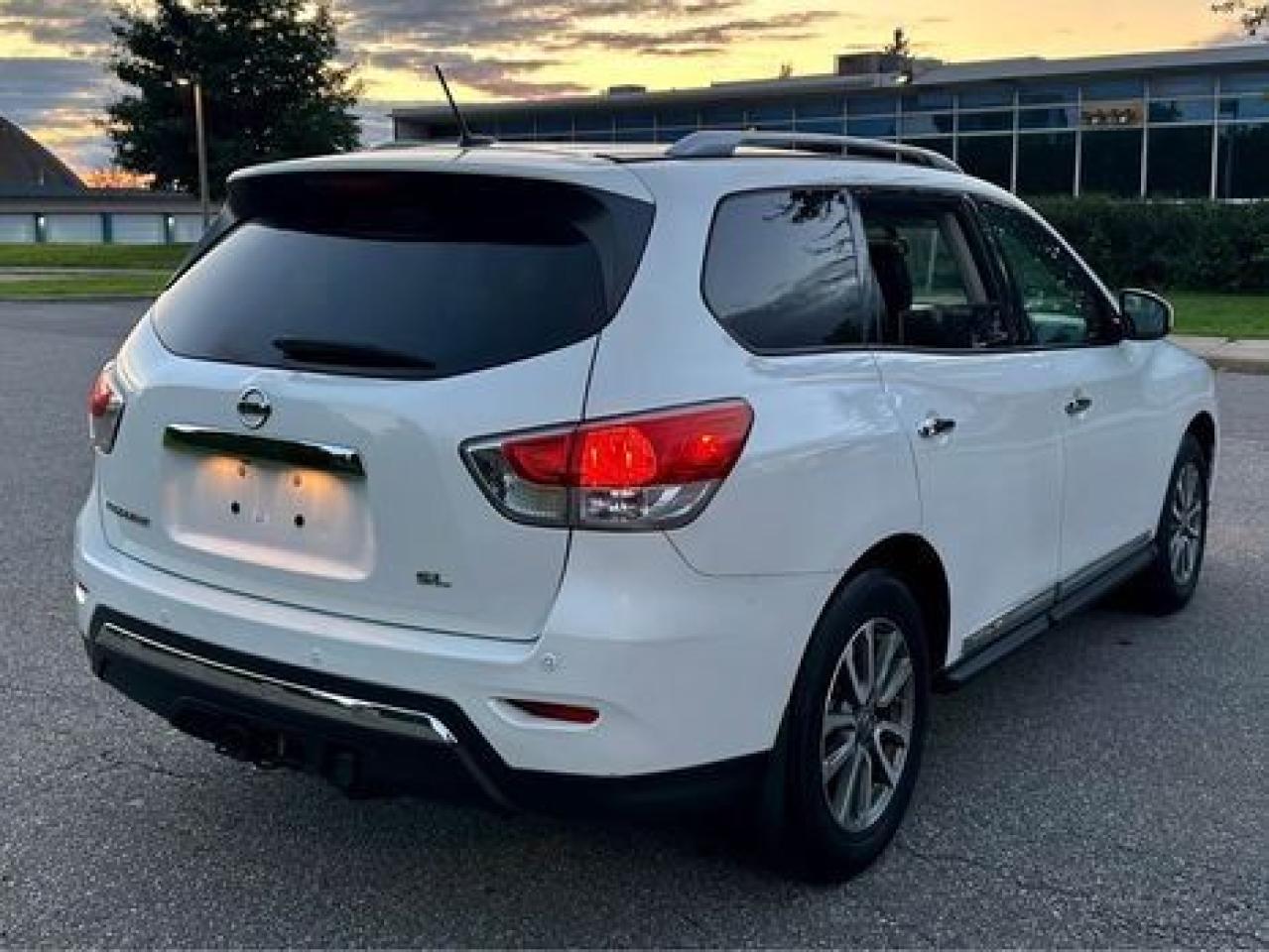 2014 Nissan Pathfinder 7 Seats - No Accidents Photo4