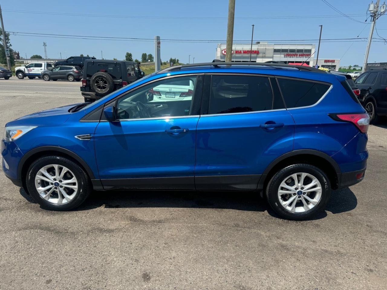 2017 Ford Escape SE, AUTO, 4 CYL, ONLY 121KMS, CERTIFIED - Photo #2