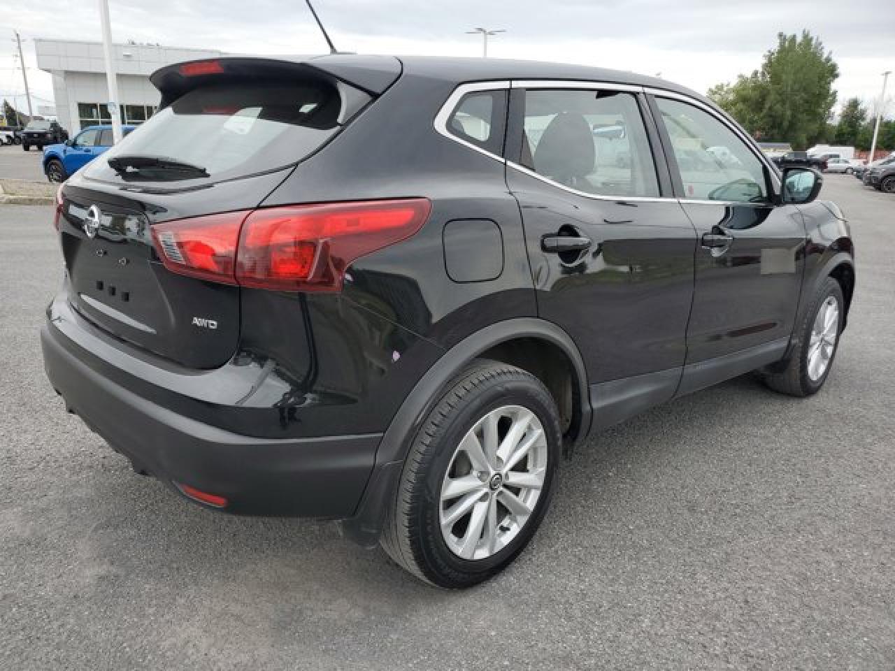 2019 Nissan Qashqai S Photo4