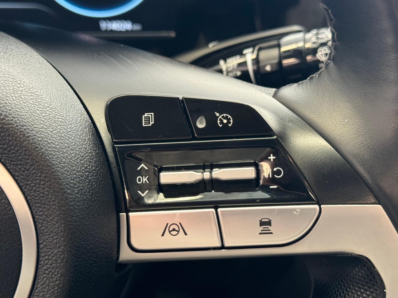2022 Hyundai Elantra Hybrid ULTIMATE+Roof+Heated Leather+CLEAN CARFAX - Photo #49