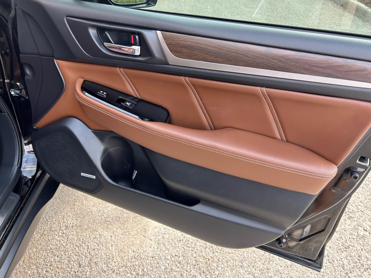 2017 Subaru Outback 3.6R Touring - Photo #18