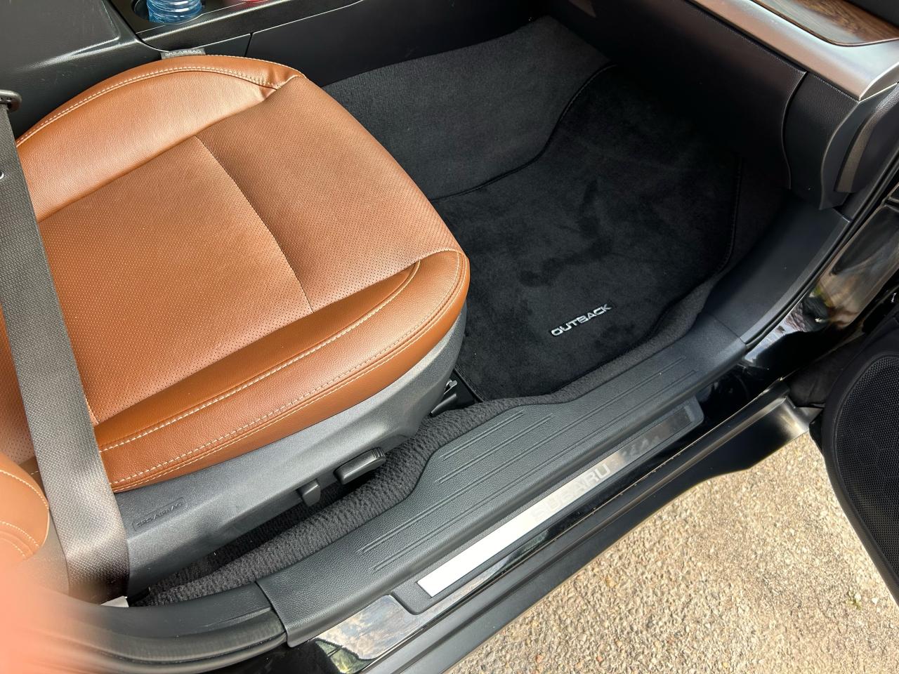 2017 Subaru Outback 3.6R Touring - Photo #17