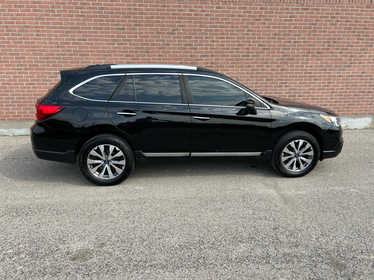 2017 Subaru Outback 3.6R Touring - Photo #13
