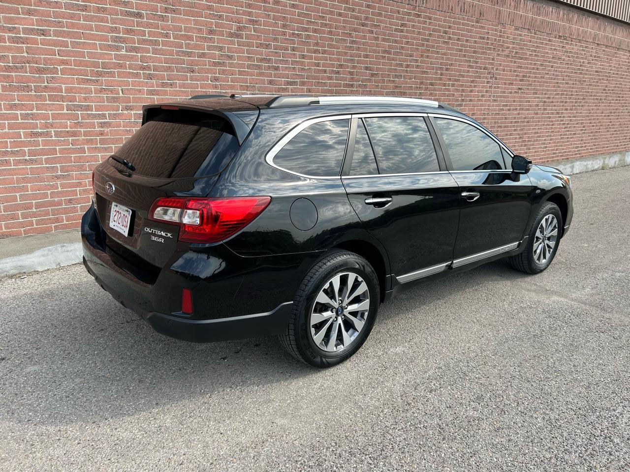 2017 Subaru Outback 3.6R Touring - Photo #12