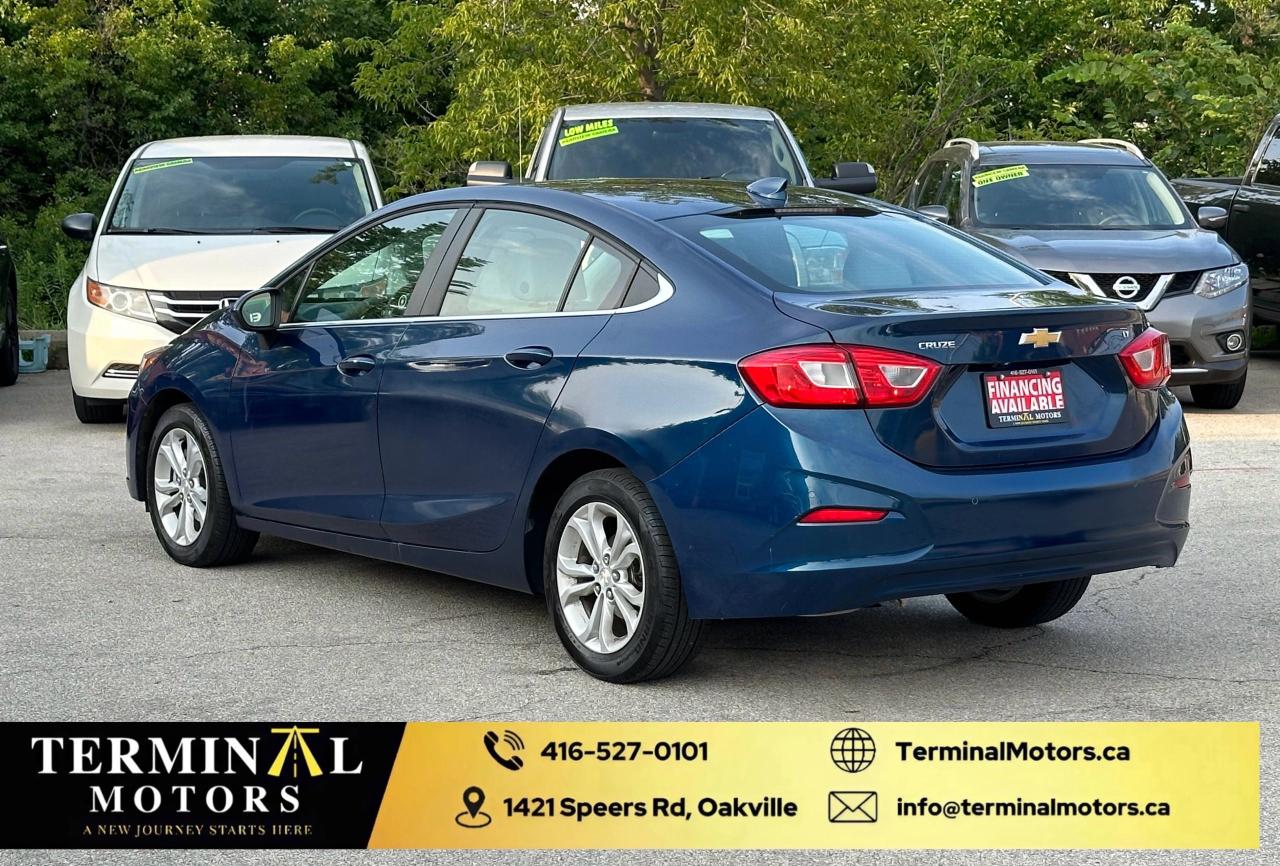 2019 Chevrolet Cruze LT Photo2