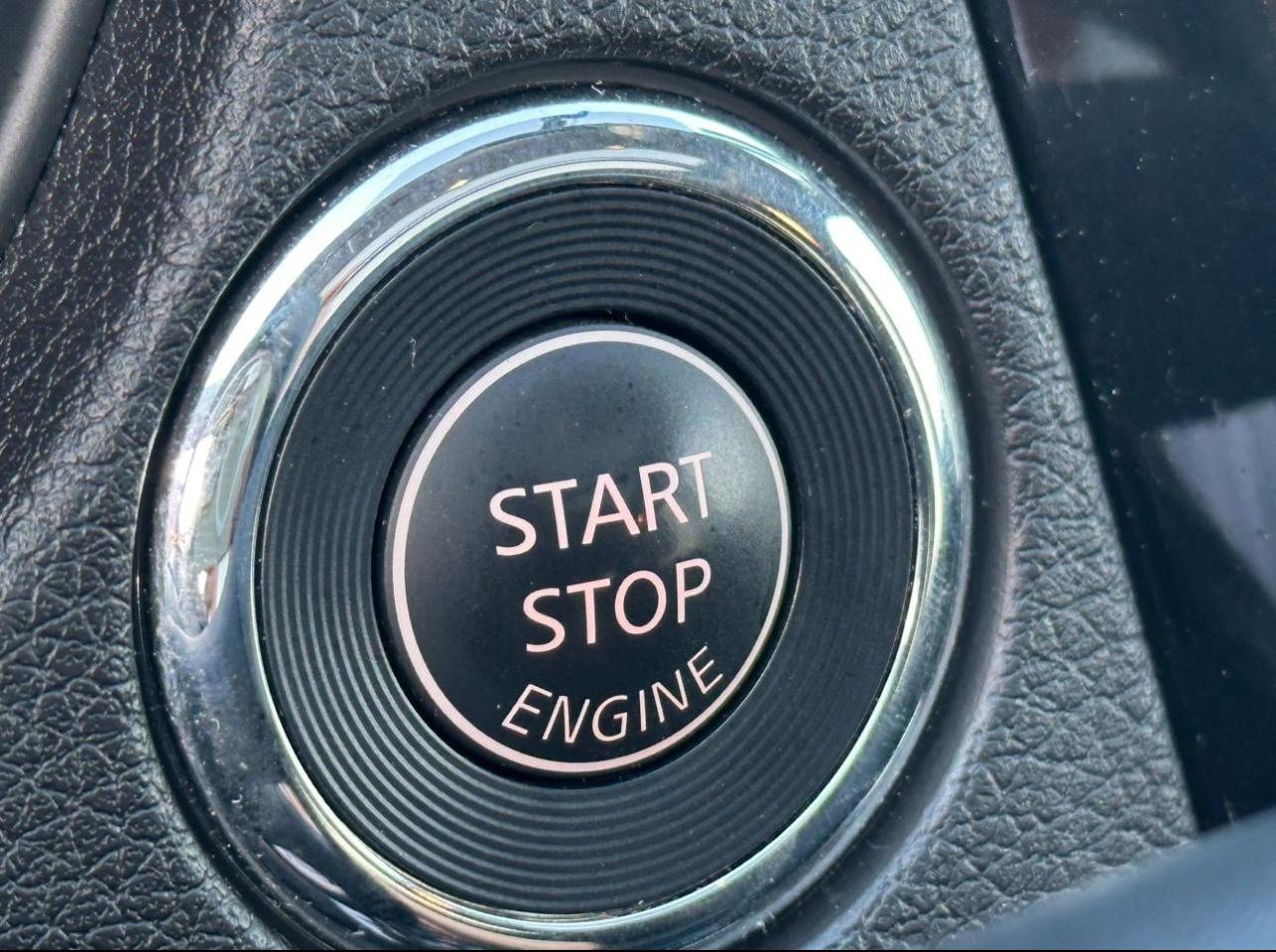 2015 Nissan Rogue SV - Photo #16