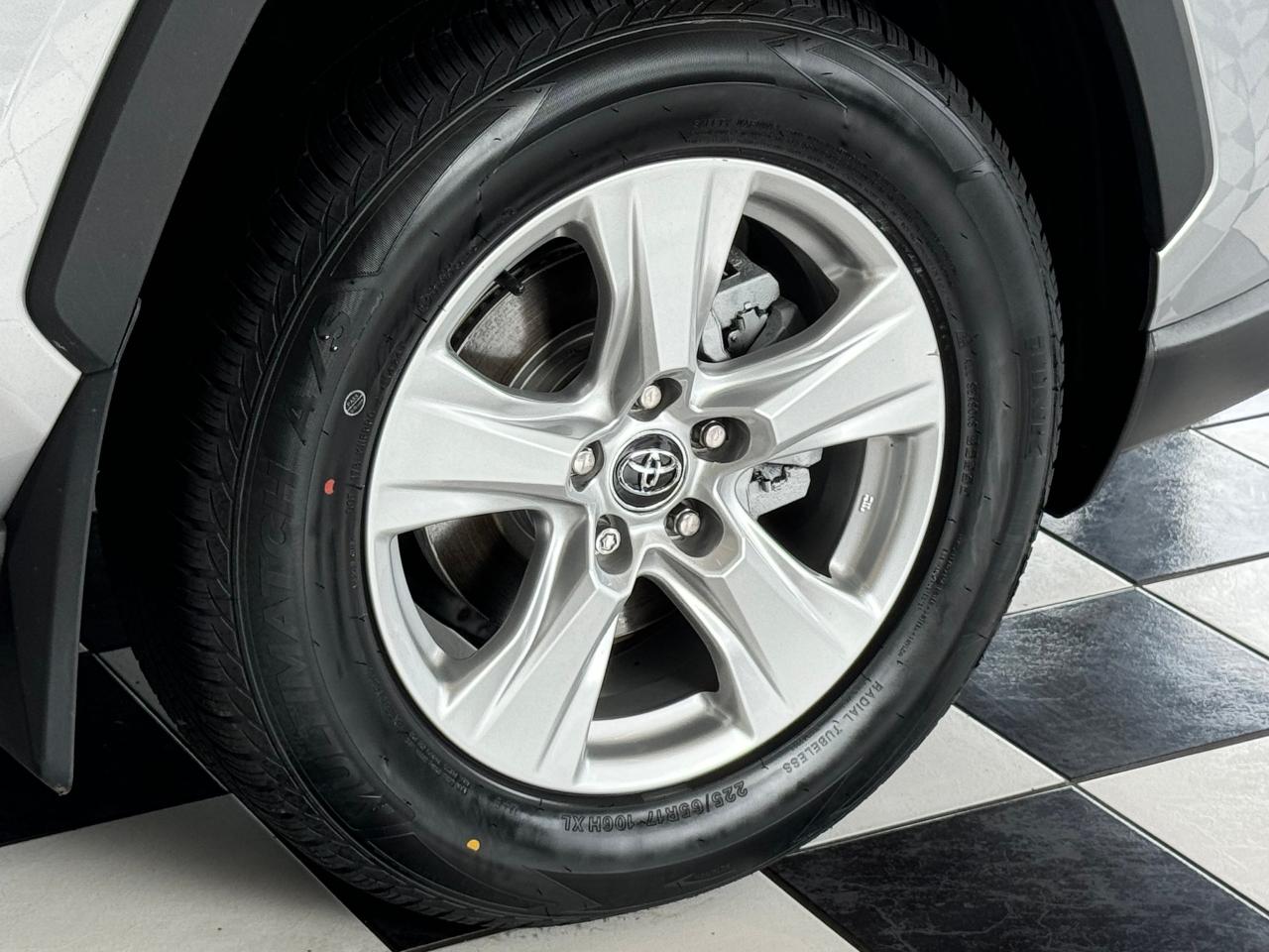 2019 Toyota RAV4 LE AWD+New Tires+Brakes+AdaptiveCruise+CleanCarfax - Photo #58