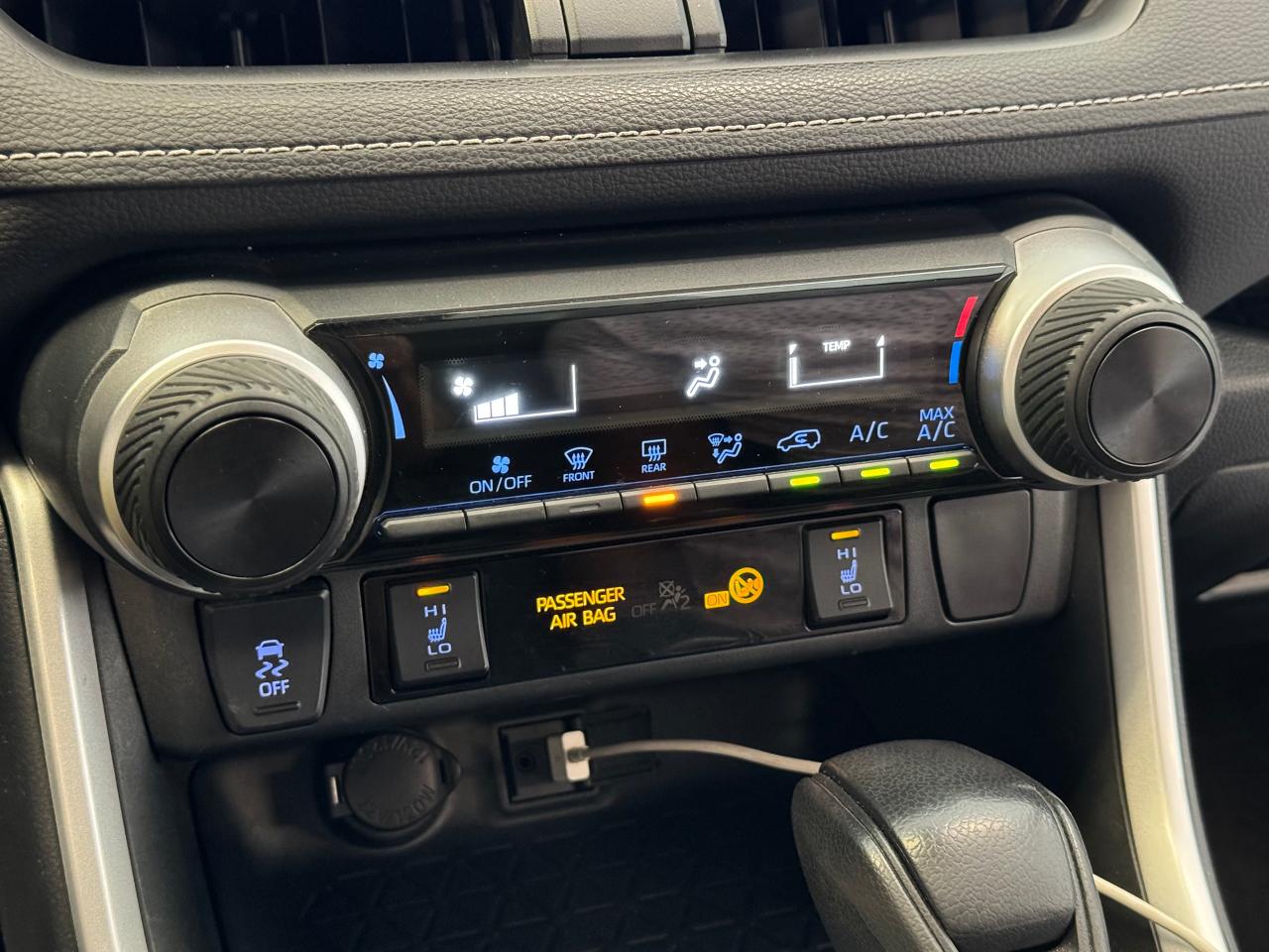 2019 Toyota RAV4 LE AWD+New Tires+Brakes+AdaptiveCruise+CleanCarfax - Photo #37