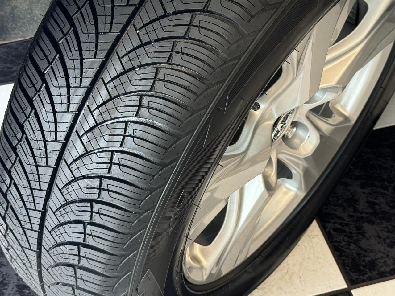 2019 Toyota RAV4 LE AWD+New Tires+Brakes+AdaptiveCruise+CleanCarfax - Photo #3
