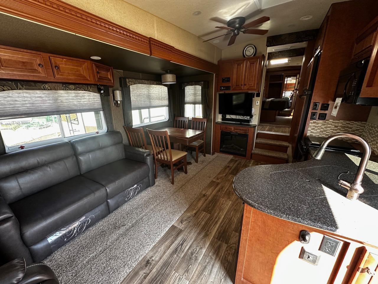 2019 Arctic Fox Grande Ronde 29-5T 