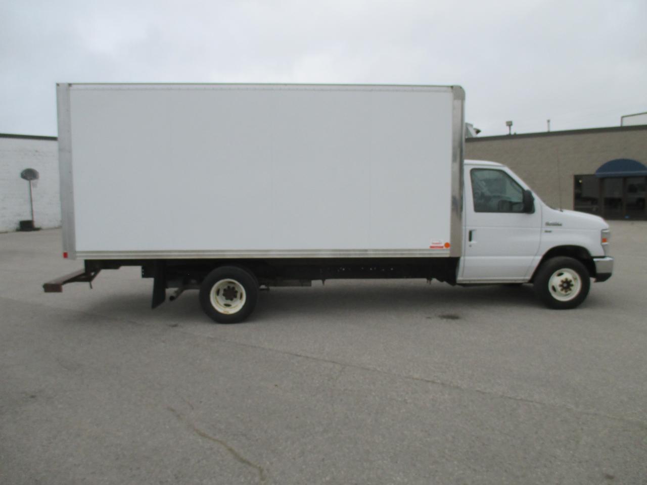 2019 Ford E450 E-450 DRW 176" WB - Photo #4
