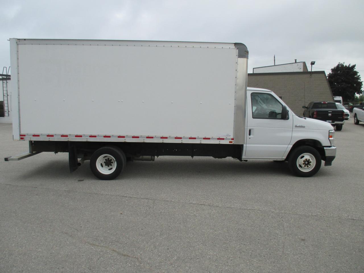 2021 Ford E450 E-450 DRW 176" WB - Photo #4