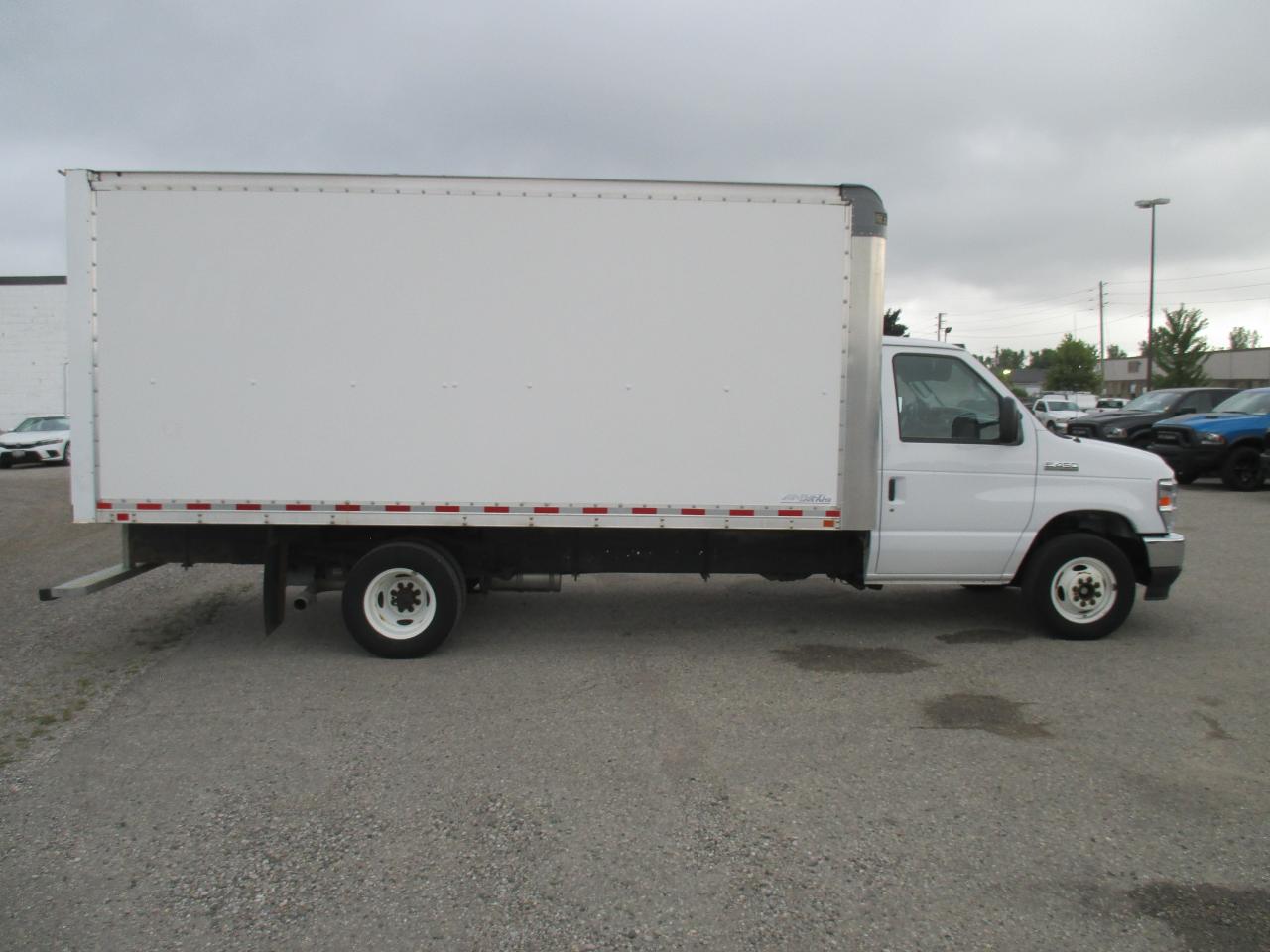 2021 Ford E450 E-450 DRW 176" WB - Photo #4