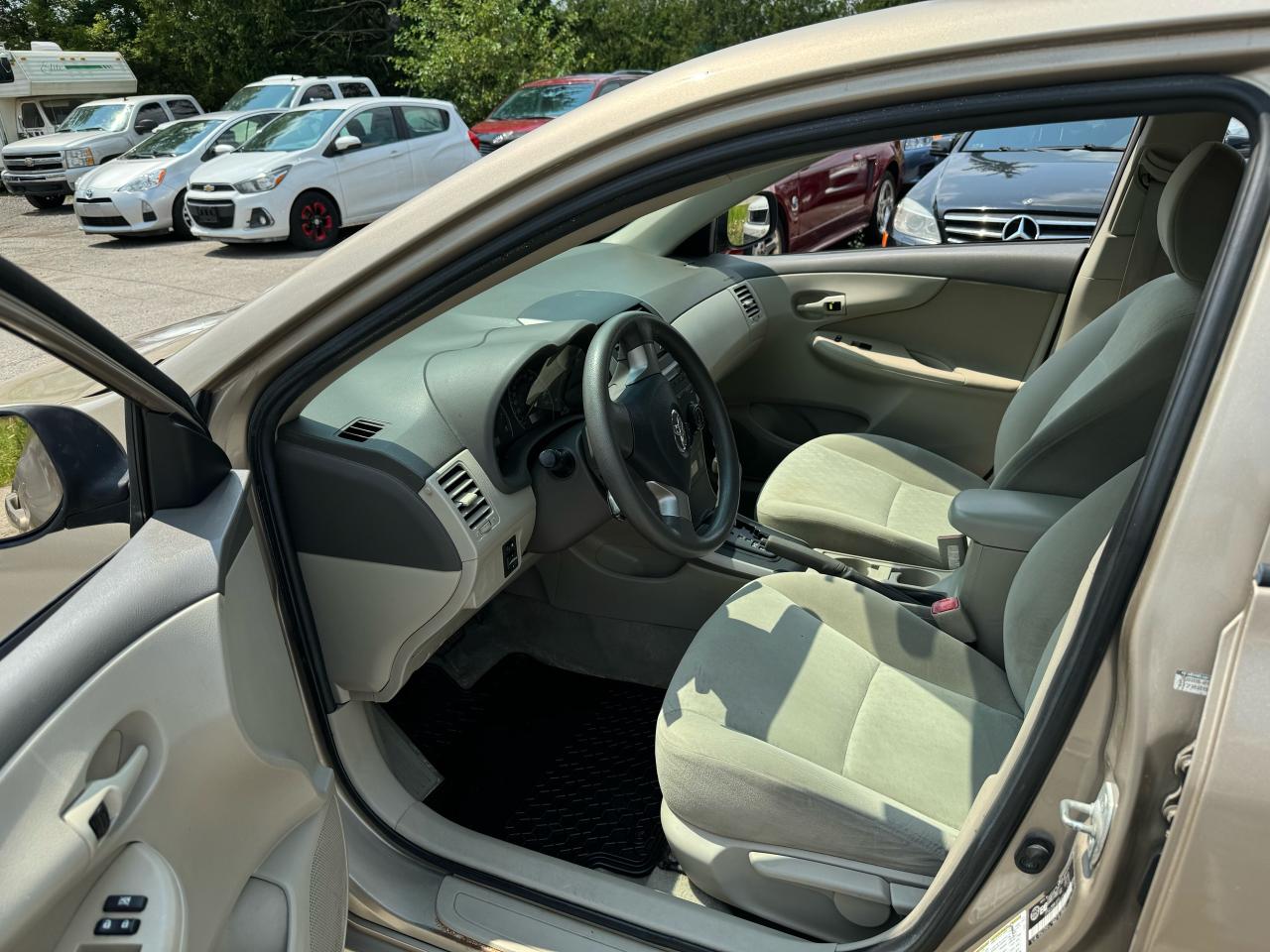 2009 Toyota Corolla CE Photo4