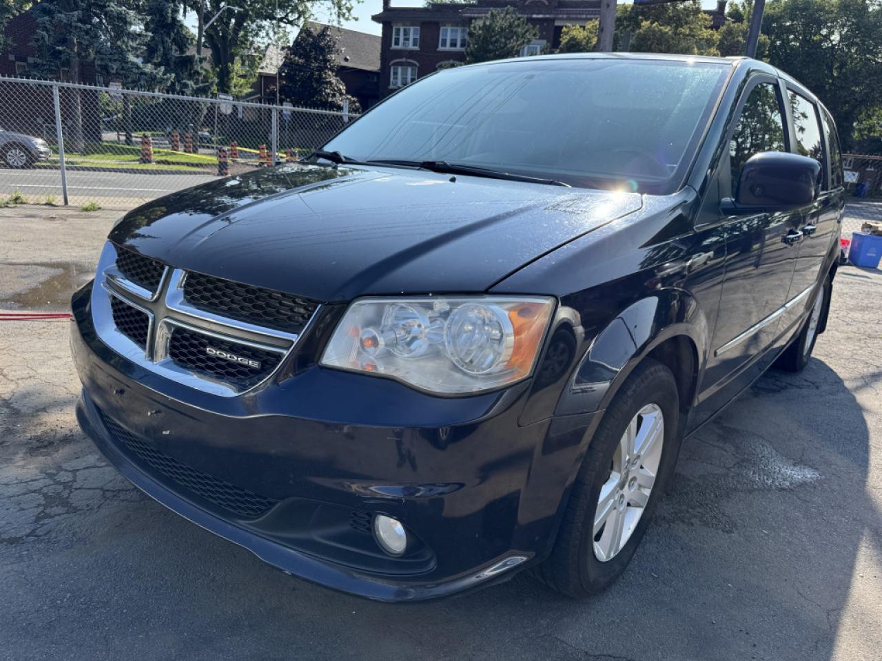 Used 2011 Dodge Grand Caravan Crew FWD - Leather - Auto sliding doors -Certified for sale in Hamilton, ON