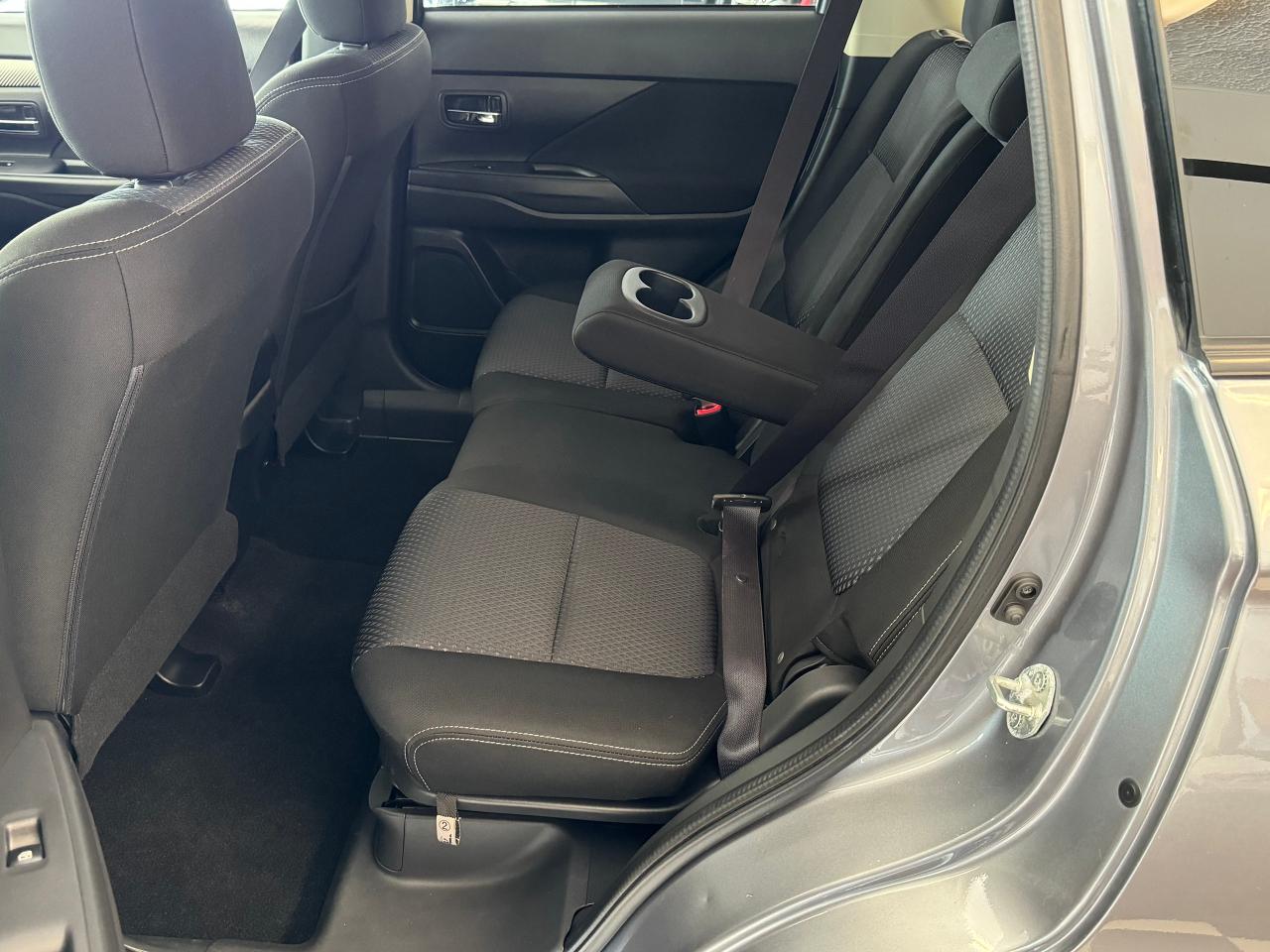 2017 Mitsubishi Outlander ES AWC+Camera+Bluetooth+Heated Seats+CLEAN CARFAX - Photo #24