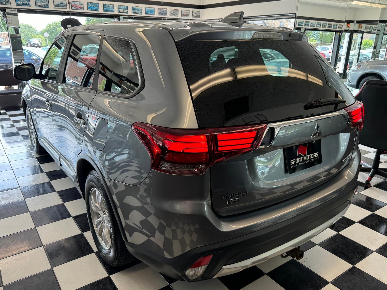 2017 Mitsubishi Outlander ES AWC+Camera+Bluetooth+Heated Seats+CLEAN CARFAX - Photo #5