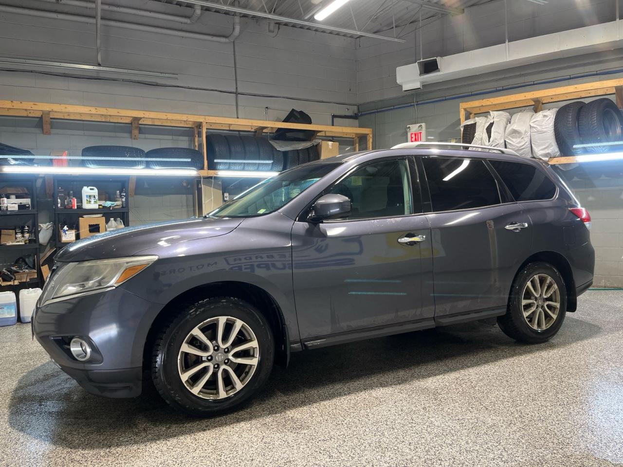 Used 2014 Nissan Pathfinder SV 4WD * 7 Passenger * Push To Start * Rear View Camera * Parking Aids * Traction/Stability Control * Auto 4WD Modes * Heated Seats * Heated Steering for sale in Cambridge, ON