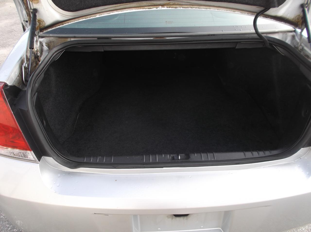 2011 Chevrolet Impala LT - Photo #8
