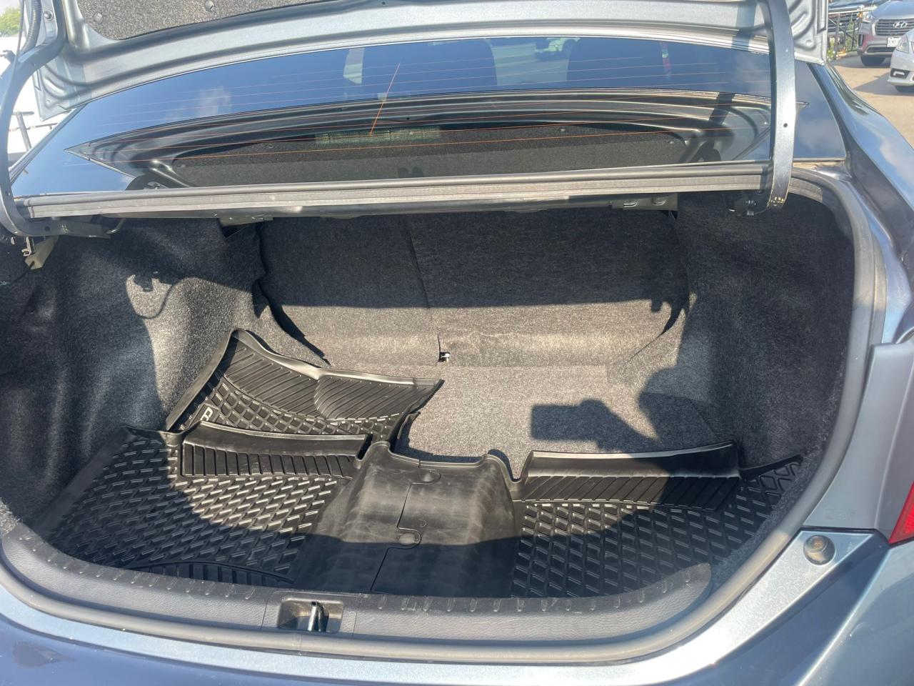 2018 Toyota Corolla Manual NO ACCIDENT 1 OWNER POWER WINDOS CRUIZE - Photo #23
