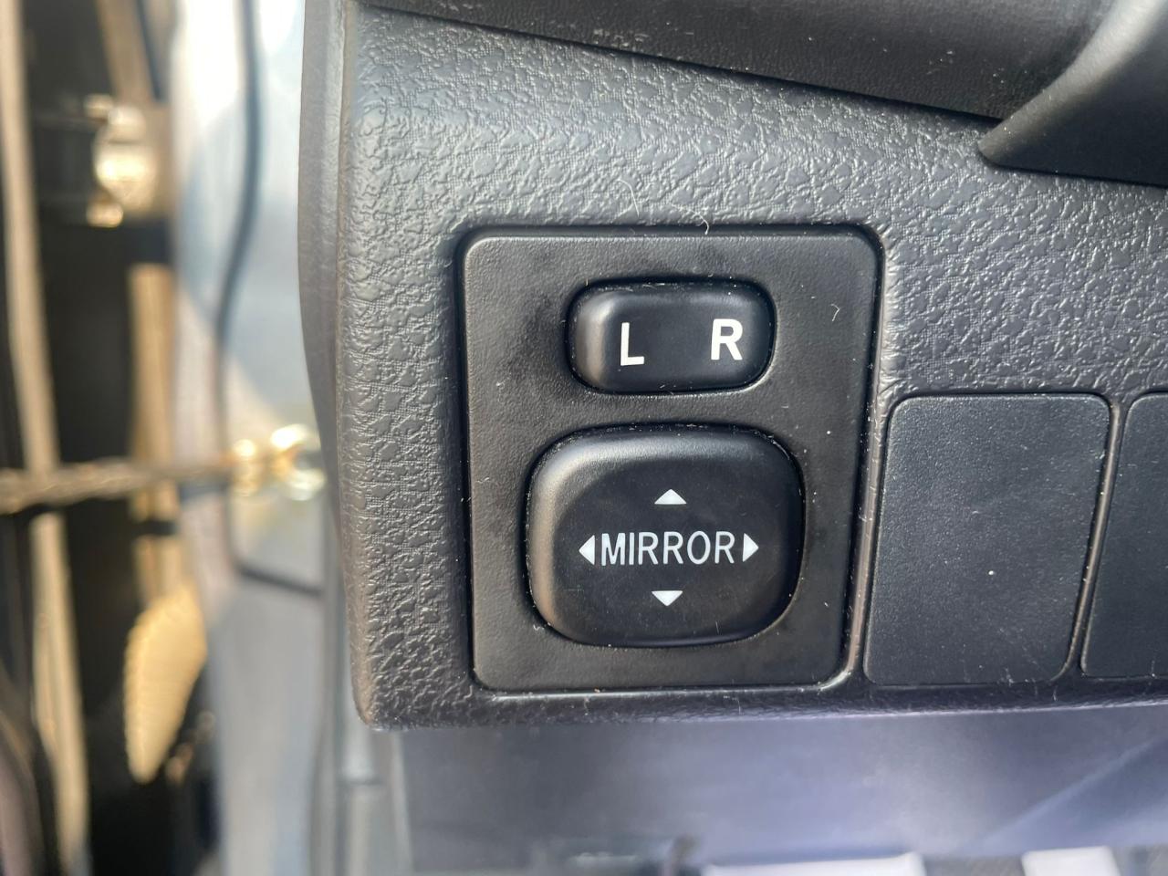 2018 Toyota Corolla Manual NO ACCIDENT 1 OWNER POWER WINDOS CRUIZE - Photo #18